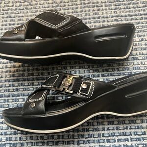 Size 6, perfect condition, only worn a few times.